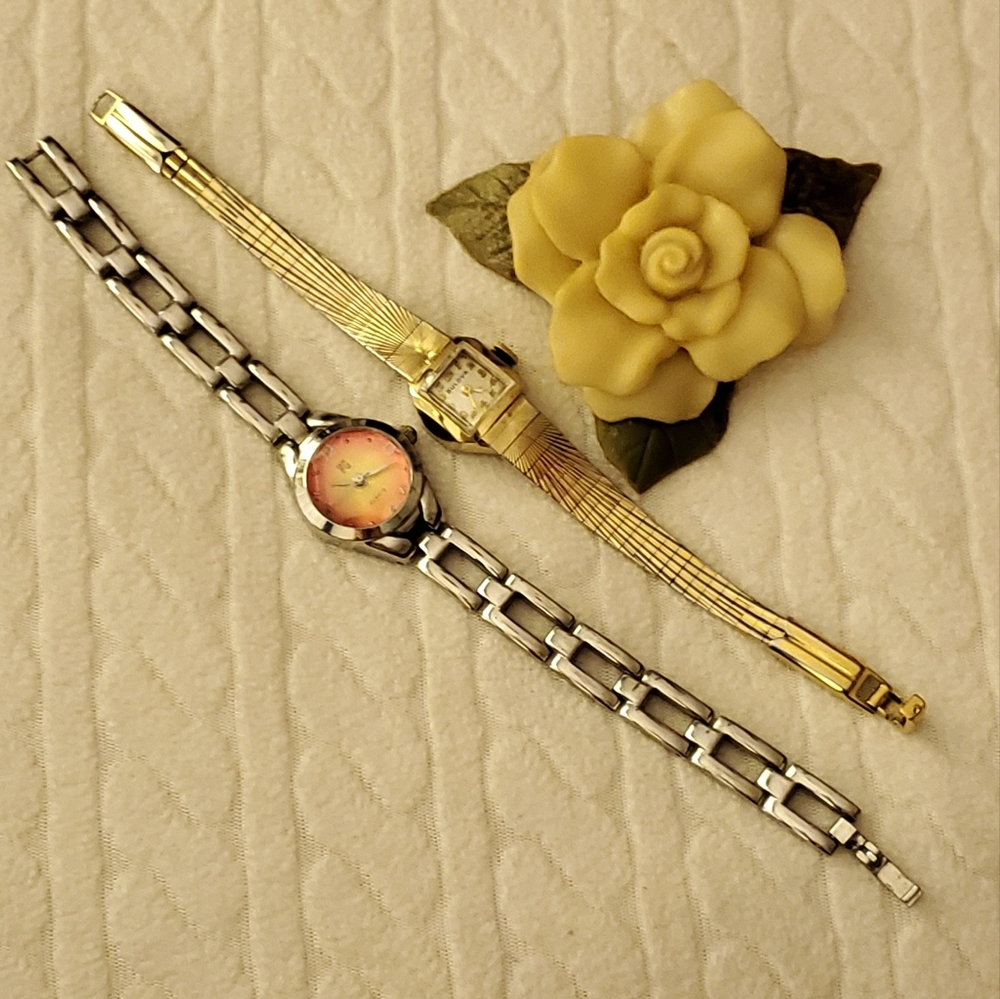 2 vintage watches & brooch